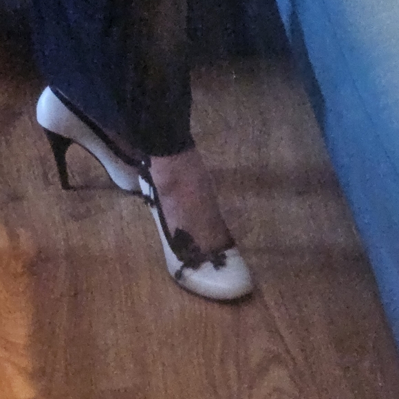 Vintage N.Y.L.A. Heels - Picture 10 of 14